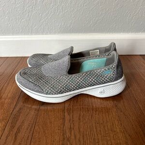 Skechers Go Walk 4 Walking Shoes Slip On Sneakers Women’s Size 9.5 Gray